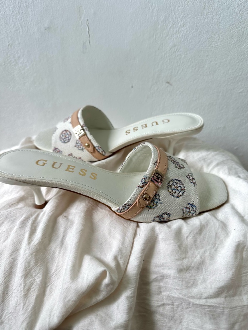 GUESS Y2k Women's Cream Denim Embroidered Slide Kitten Heels & Tan Trim  Classy
